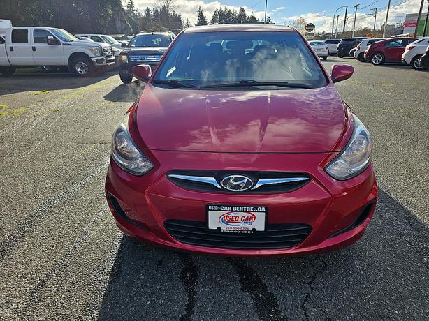 2013 Hyundai  Accent 5-Door SE image 6