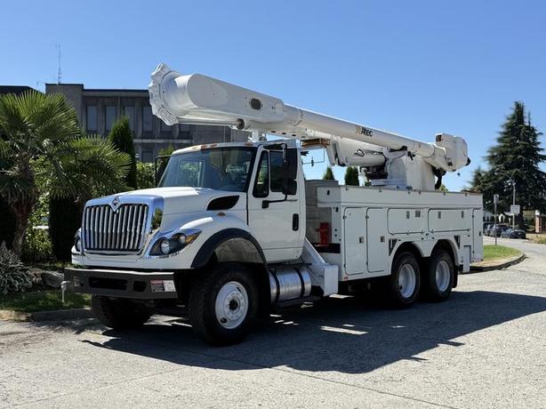 2013 International 7400 Workstar Altec Bucket Truck Diesel with Air Brakes image 5