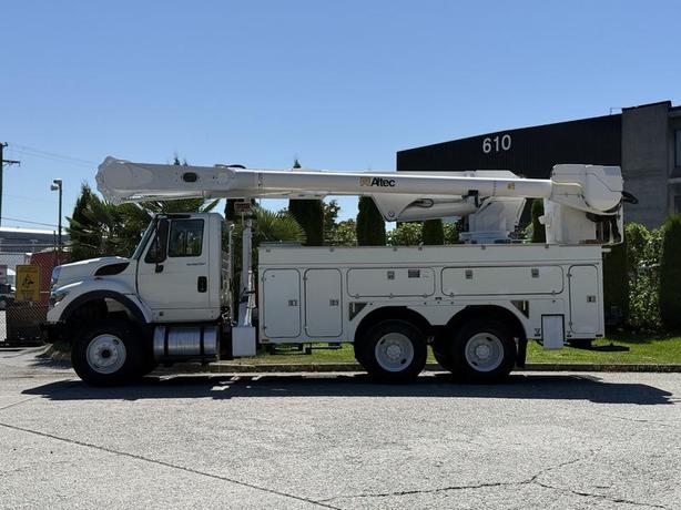2013 International 7400 Workstar Altec Bucket Truck Diesel with Air Brakes image 6