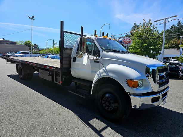 2015 Ford  Super Duty F-750 Straight Frame XLT Flat Deck image 1