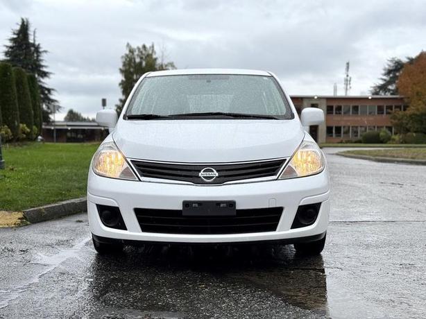 2012 Nissan Versa 1.8 S Hatchback image 3