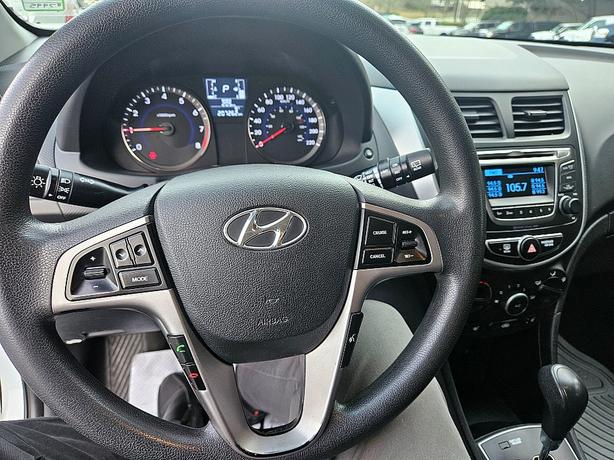 2015 Hyundai  Accent 5-Door GS image 7