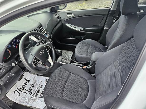 2015 Hyundai  Accent 5-Door GS image 8