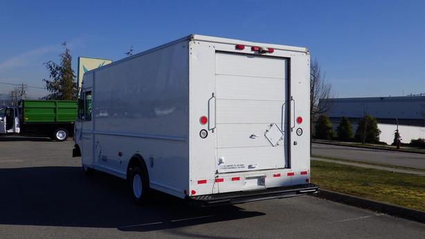 2009 Ford Econoline E450 Step Cargo Van Dually image 8