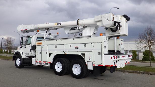 2008 International 7500 Tandem Bucket Truck Diesel Air Brakes image 7