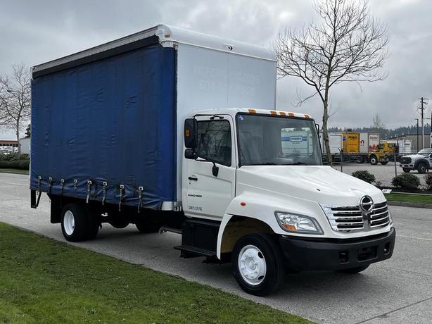 2006 Hino 268 Curtain Side 18 Foot Cube Van  With Power Tailgate 3 Seater Diesel image 1