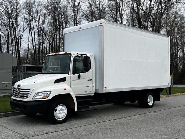 2006 Hino 268 Curtain Side 18 Foot Cube Van  With Power Tailgate 3 Seater Diesel image 5