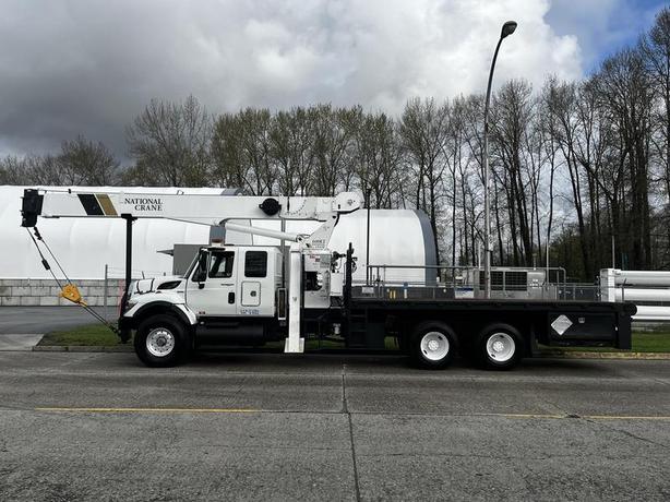 2008 International 7500 20 Foot Flatdeck with National Crane With Air Brakes image 6