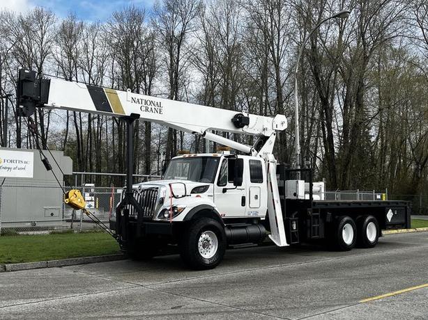 2008 International 7500 20 Foot Flatdeck with National Crane With Air Brakes image 5