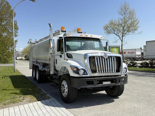 2009 International 7500 4400USG Fuel Tanker Truck With Air brakes Diesel image 2
