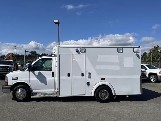 2016 Chevrolet Express G3500 Cube Van Ex Ambulance image 2