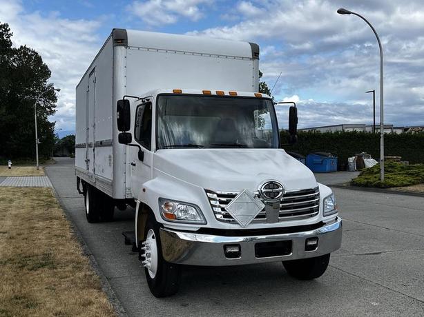 2006 Hino 268 24 Foot Cube Van Power Tailgate Hydraulic Brakes Diesel image 2