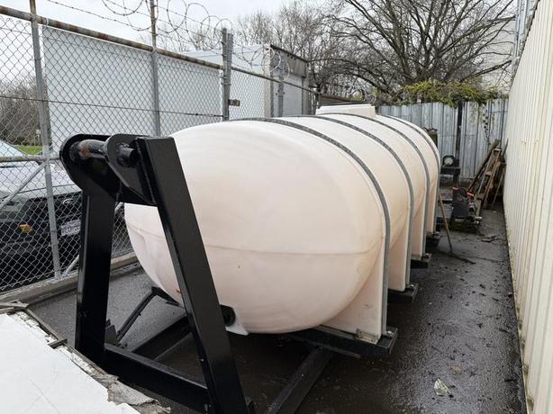 2000 Unknown 1250 Gallon Hook-Lift De-Icer Anti-Icing / De-Icing image 2