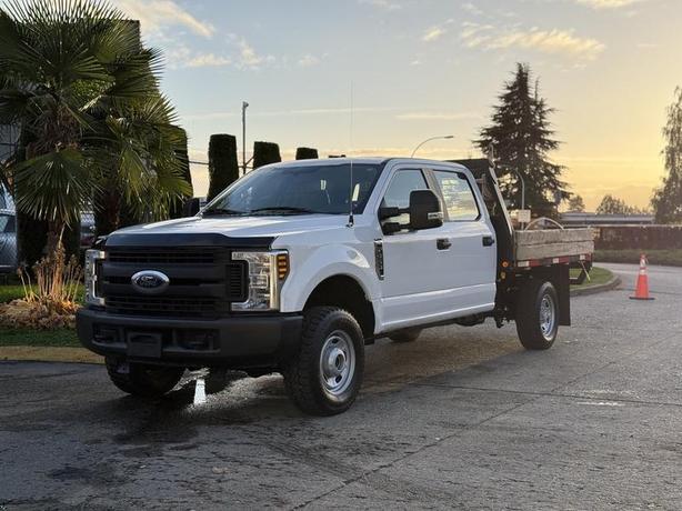 2018 Ford F-350 SD 4×4 Crew Cab with 8-Foot Flat Deck image 4