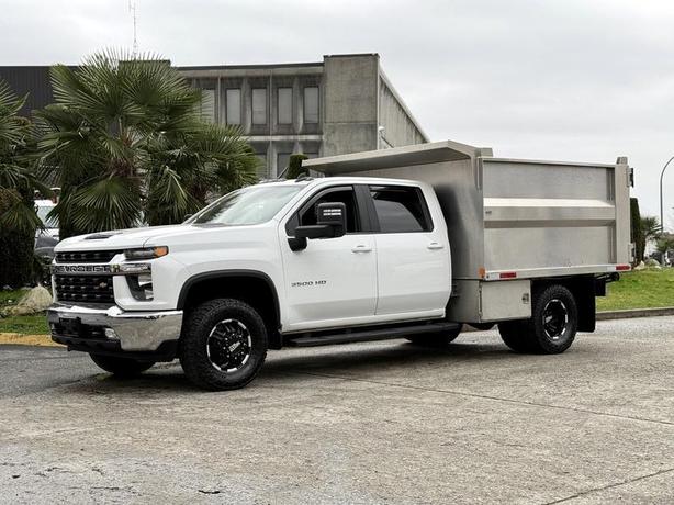 2021 Chevrolet Silverado 3500HD LT Crew Cab 4x4 9-Foot Dump Truck image 5