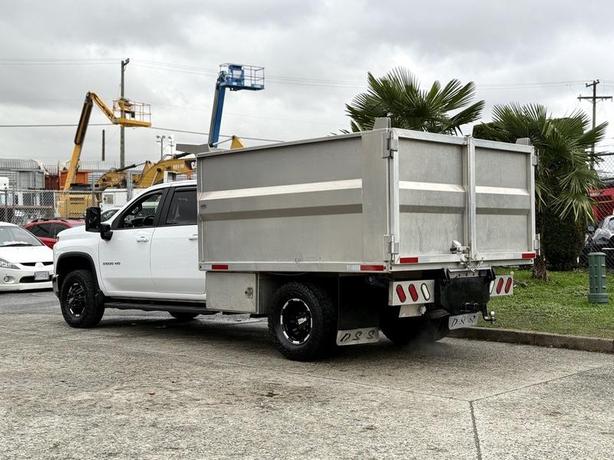2021 Chevrolet Silverado 3500HD LT Crew Cab 4x4 9-Foot Dump Truck image 7