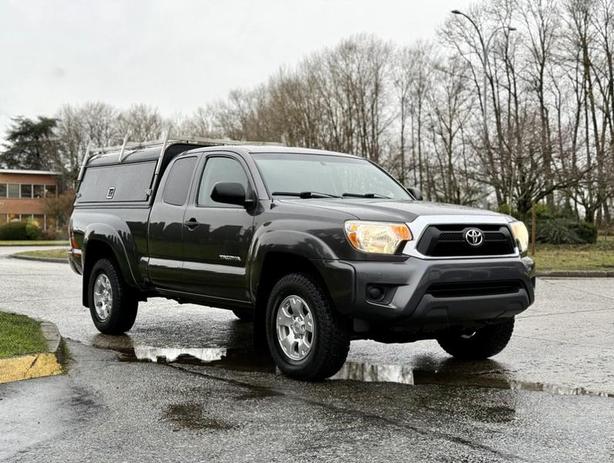 2015 Toyota Tacoma SR5 4X4 with Canopy image 1