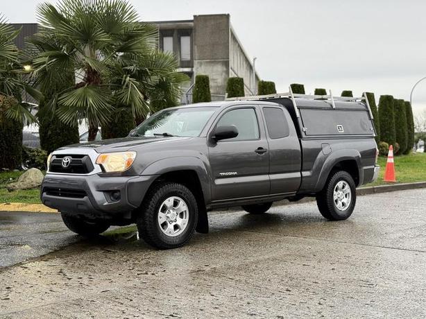 2015 Toyota Tacoma SR5 4X4 with Canopy image 5