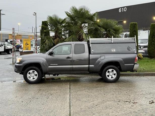 2015 Toyota Tacoma SR5 4X4 with Canopy image 6