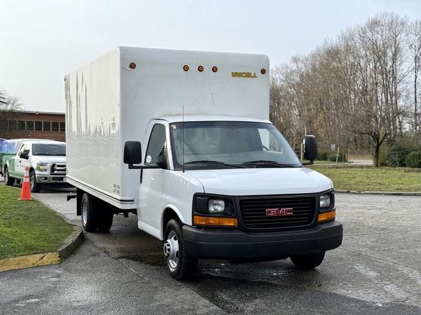 2015 GMC Savana 3500 16-Foot Cube Van with Loading Ramp image 2