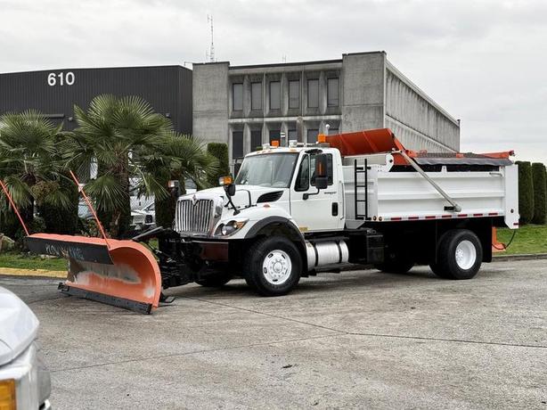 2012 International 7400 Plow Truck with 13-Foot Dump and Sander image 5