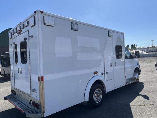 2016 Chevrolet Express G3500 Cube Van Ex Ambulance image 7