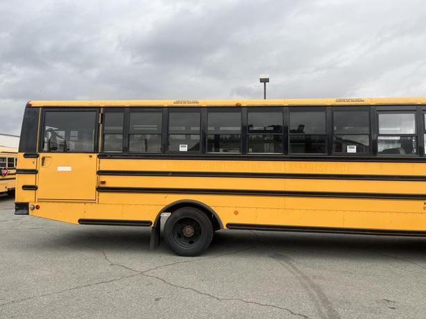 2007 Freightliner B2 22 passenger School Bus Air Brakes Diesel Wheelchair access image 6