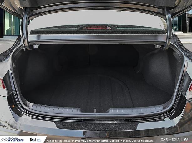 2025 Hyundai Elantra Hybrid Luxury Hybrid demo image 6