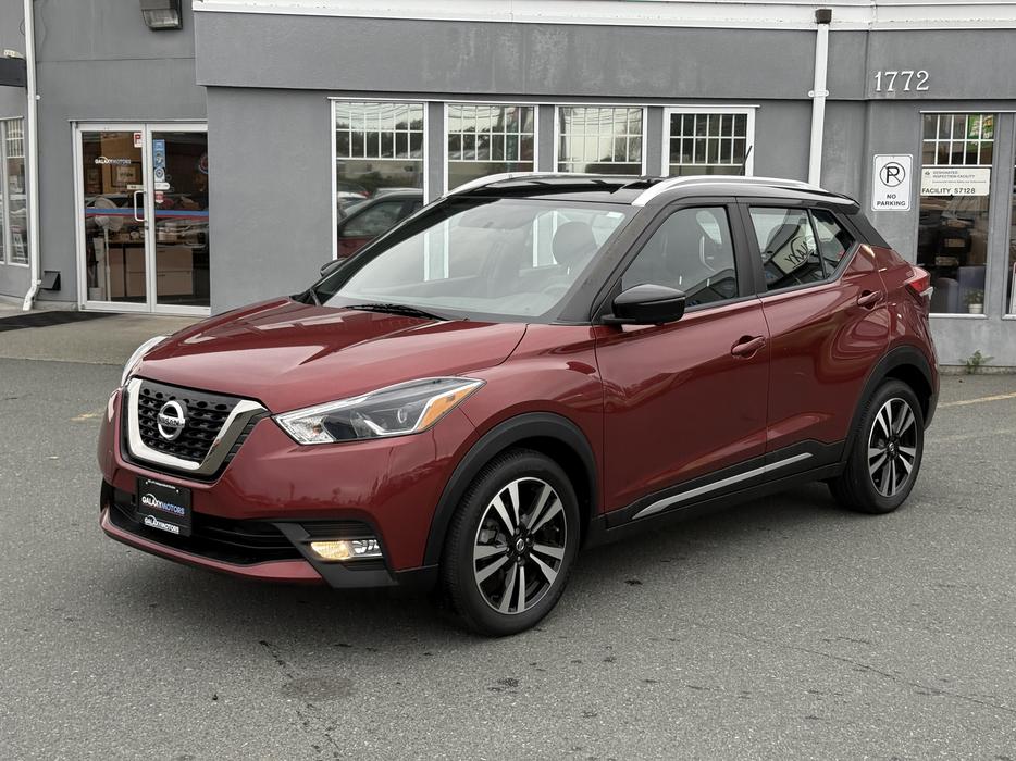 2019 Nissan Kicks SR- Front fog lights & Remote Keyless Entry display photo