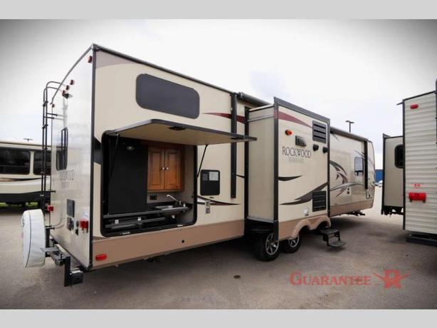 Used 2017 Forest River RV Rockwood Signature Ultra Lite 8327SS image 5