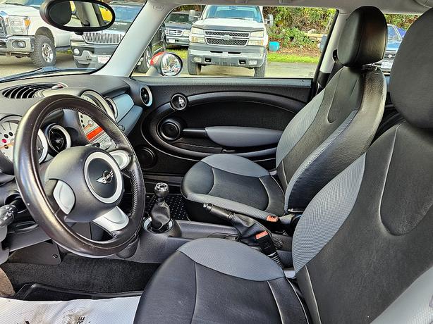 2010 Mini  Cooper Hardtop image 7