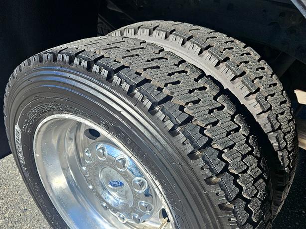 2015 Ford  Super Duty F-450 Pickup XLT image 6