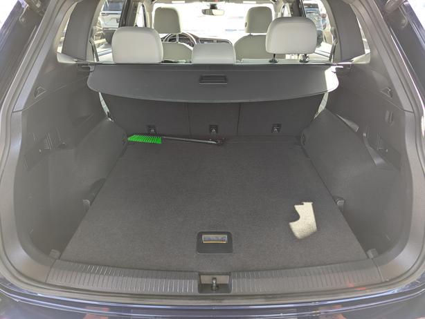 2024 Volkswagen Tiguan R-Line -No Accidents, Sunroof, Heated/Vented Seats image 8