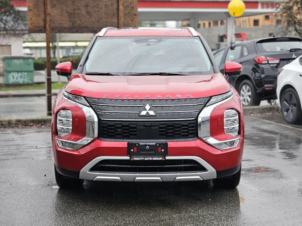 2025 Mitsubishi Outlander PHEV image 2