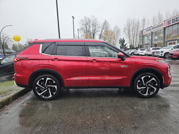 2025 Mitsubishi Outlander PHEV image 4