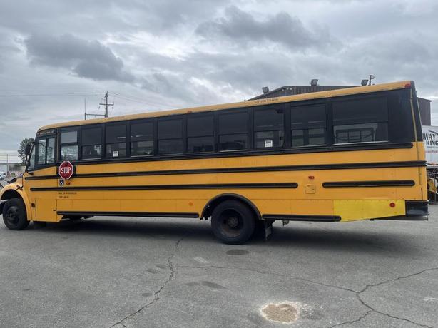 2007 Freightliner B2 22 passenger School Bus Air Brakes Diesel Wheelchair access image 3