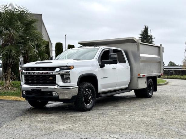 2021 Chevrolet Silverado 3500HD LT Crew Cab 4x4 9-Foot Dump Truck image 4