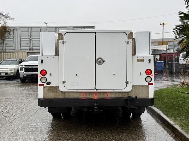 2015 Ford F-450 SuperCab 4X4 Diesel Service Truck with Storage Compartments image 8