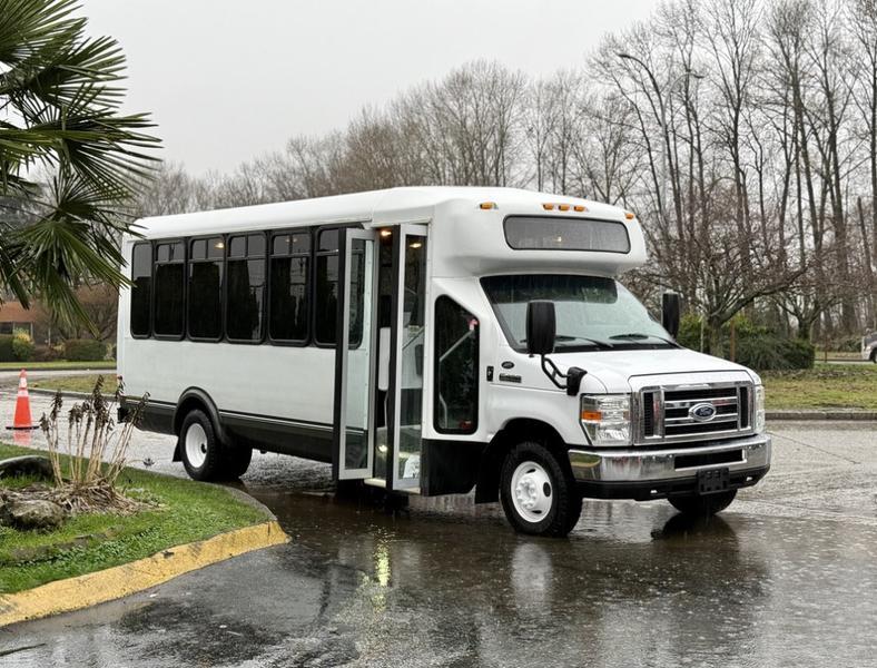 2014 Ford E-450 Super Duty 25-Passenger Bus with Front and Rear Air Conditioning display photo