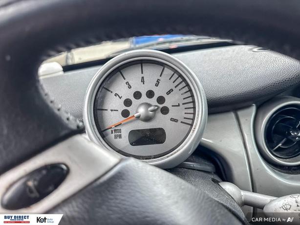 2003 MINI Cooper Hardtop GREY INTERIOR WITH LEATHER SEATS, AUTO, AUTO LOCKS AND  image 6