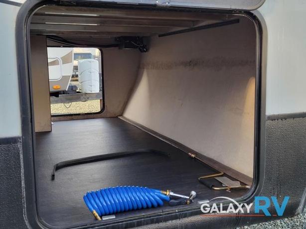 Used 2019 Winnebago Minnie Plus 27RBDS image 5