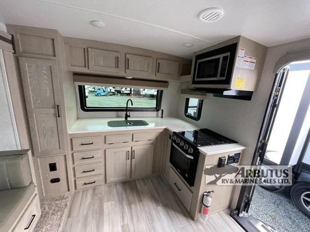 Used 2022 Forest River RV Flagstaff Micro Lite 25FKS image 8