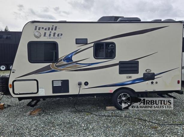 Used 2014 R-Vision Trail-Lite Crossover 189QB image 3