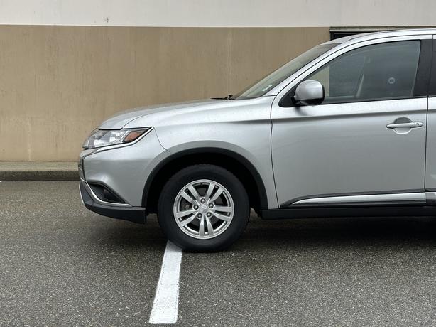 2020 Mitsubishi Outlander image 4