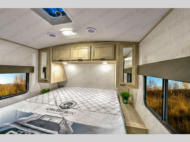 Used 2022 Cruiser Shadow Cruiser 259BHS image 5