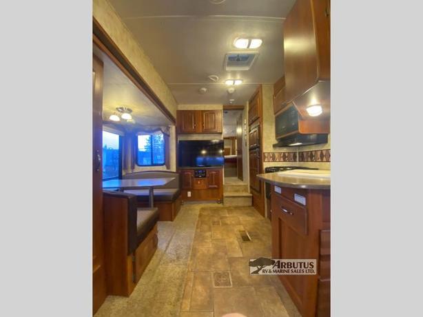 Used 2011 Keystone RV Cougar X-Lite 244RLSWE image 1