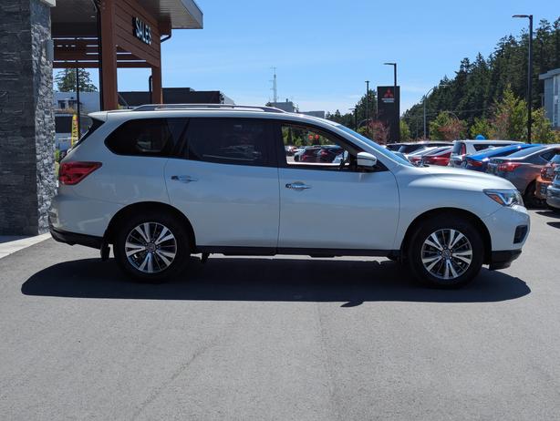 2018 Nissan Pathfinder S - 4x4, Sunroof, Navigation, Heated Seats image 5