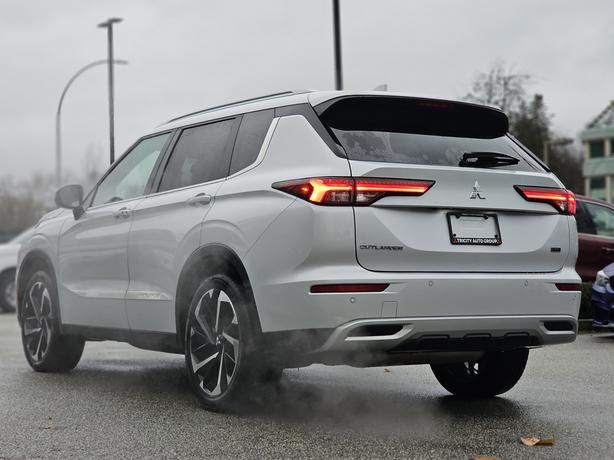 2024 Mitsubishi Outlander SEL - One Owner, Navigation, 360 Cameras, Sunroof image 7
