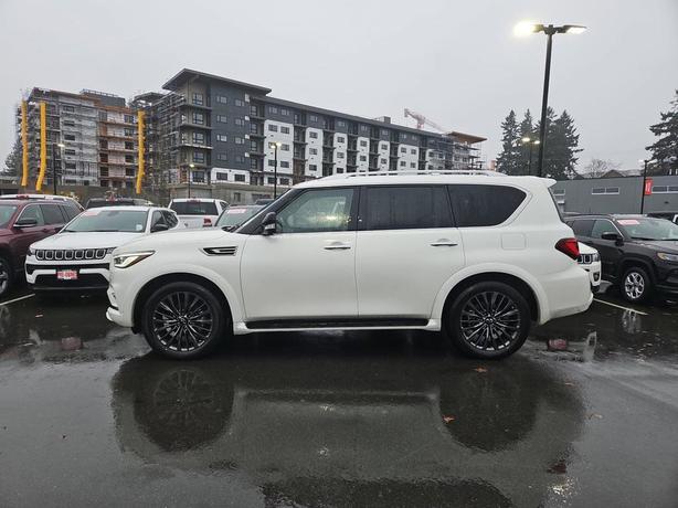 2023 Infiniti QX80 LUXE 7-Passenger | No Reported Accidents! image 3