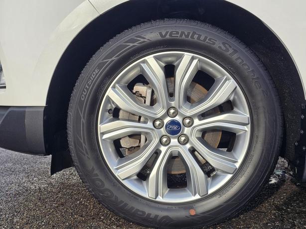 2021 Ford Edge Titanium AWD image 5